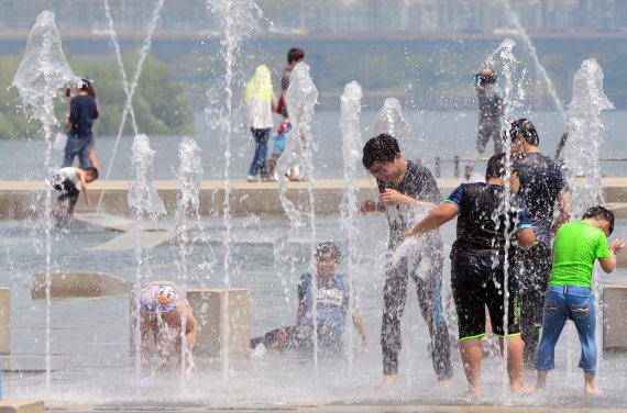 더위 피하는데는 물놀이가 최고