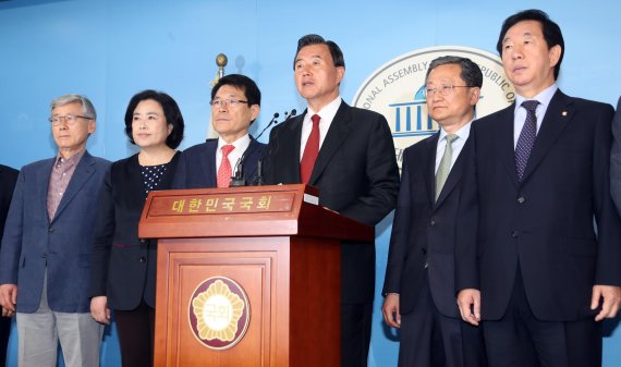 [선택 2017] 洪 주도 보수재편 신호탄… 바른정당 교섭단체 지위 상실