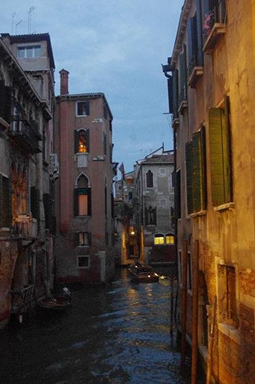 1 118개의 섬들이 400여개의 다리로 연결된 도시 베네치아의 어스름한 저녁무렵의 풍경. 사진=박지현 기자