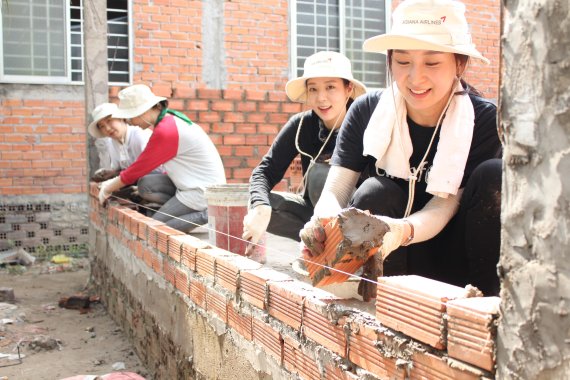 아시아나항공, 베트남 '사랑의 집 짓기'