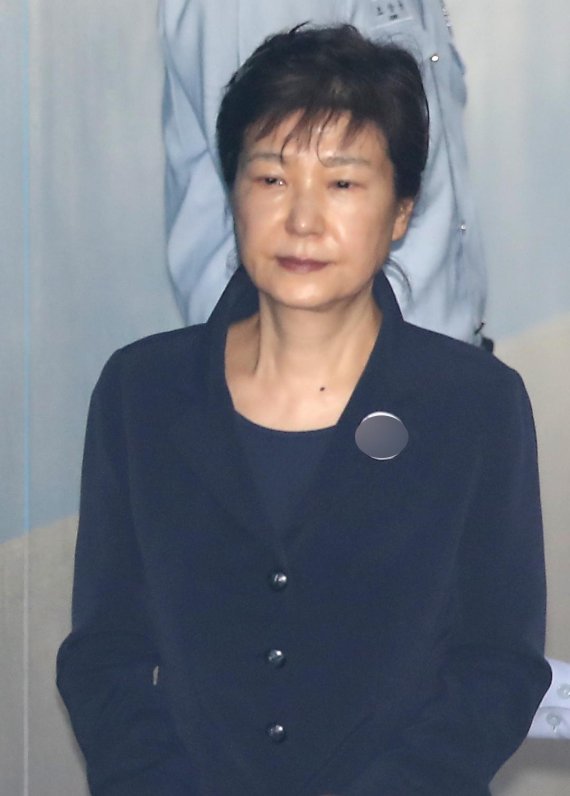 여유 찾은 박 전 대통령…주진형 "국민연금 합병 청와대 뜻"