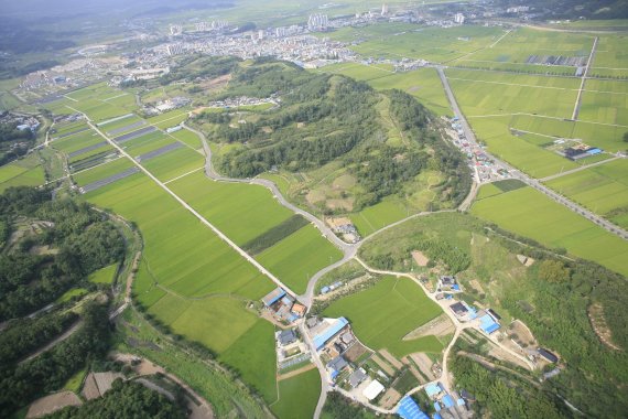 함안 말이산고분군 전경.