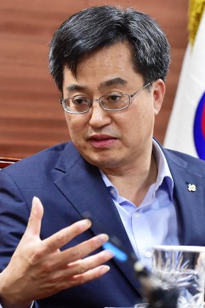 김동연 "과거 성장방정식 더이상 유효하지 않아…새 패러다임 출발점은 '사람'"
