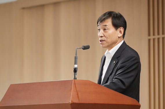 이주열 한국은행 총재가 22일 서울 태평로 삼성생명 본관에서 열린 출입기자단 오찬간담회에서 모두발언을 하고 있다.