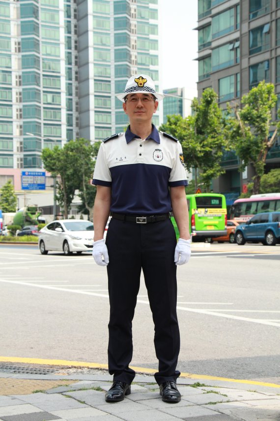 26일부터 시범착용이 실시되는 새로운 교통경찰 하복 /사진=경찰청 제공