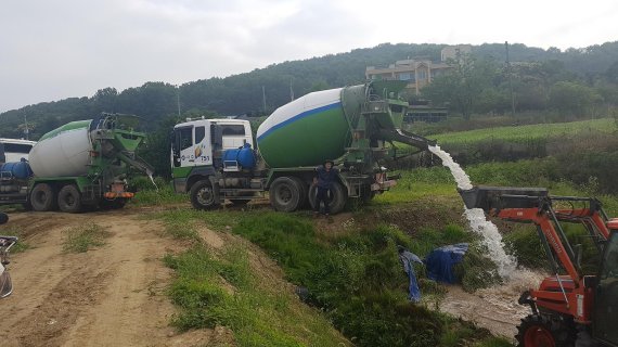 아주산업, “가뭄 피해 막아라! 농업용수 공급 위해 레미콘차량 지원”