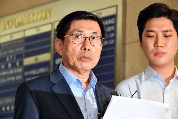 법무부장관에 지명된 소감 발표하는 박창기 교수