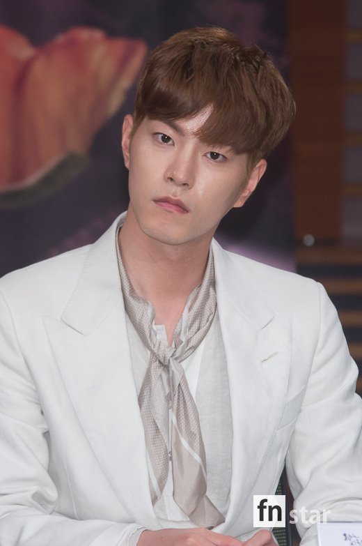 [포토] 홍종현, ‘섹시가이의 눈맞춤’ - fn스타