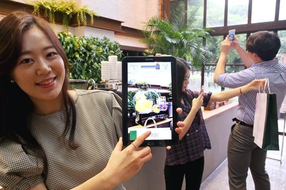 현대백화점 어플로 증강현실 게임하고 100% 당첨 행운도 잡으세요