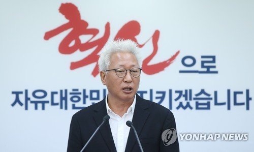 한국당 혁신위 반발 고착화..안팎서 비판 잇따라