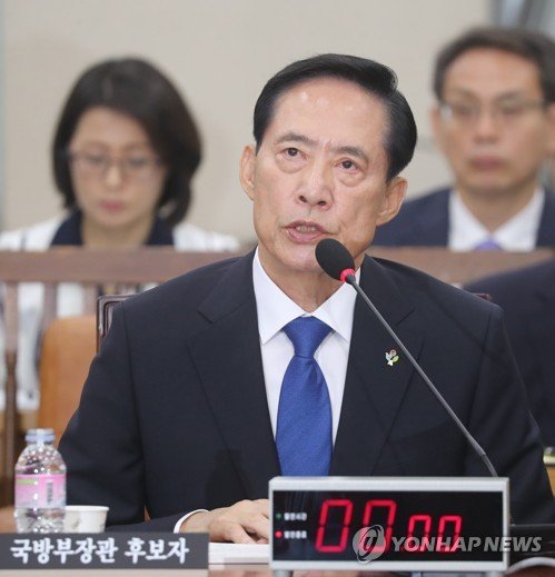 송영무, 천안함 피격·연평도 포격 추모일에 軍 골프장 이용했다