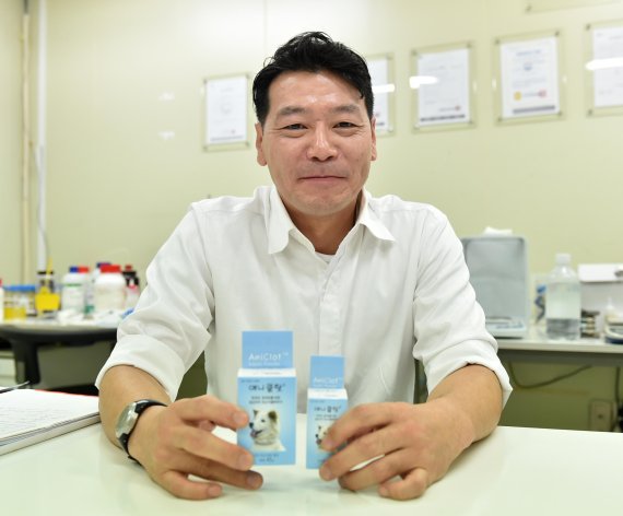 (주)테라시온바이오메디칼 김은진 대표는 1년여에 걸친 연구 끝에 반려동물용 지혈제 국산화에 성공했다.