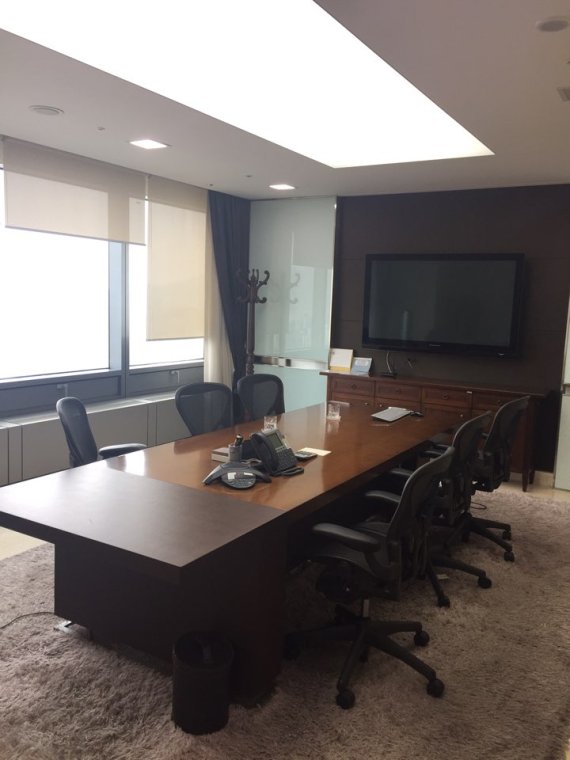 KB국민은행은 강남스타PB센터를 셀럽 자산관리를 제공하는 'Club E' 전담센터로 지정했다. 서울 역삼동 강남스타PB센터에선 셀럽 자산관리를 위한 전담 상담실을 제공하고 있다.
