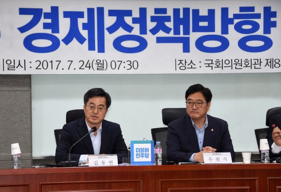 [포토뉴스]새정부 경제정책방향 합동브리핑하는 김동연 부총리