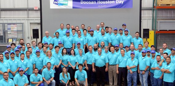 두산중공업은 미국 텍사스주 휴스턴에 위치한 ACT 본사에서 지난 25일 임직원이 참석한 가운데 인수 완료 기념 행사인 '두산-휴스턴 데이'를 가졌다.