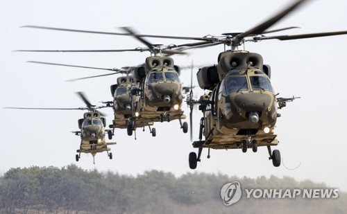 한국형 기동헬기 수리온이 지난 3월 14일 육군 2작전사령부에서 열린 기동예비전력 전개 훈련에서 편대비행을 하고 있다. /사진=연합뉴스