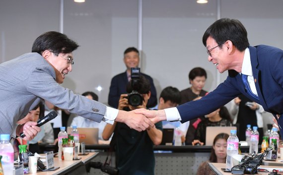 김상조 "프랜차이즈, 유통마진 중심 수익구조 바꿔야"