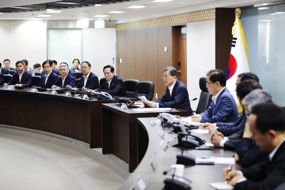 靑 "ICBM이라면 '레드라인'…全수단 동원 제재·압박할 것"