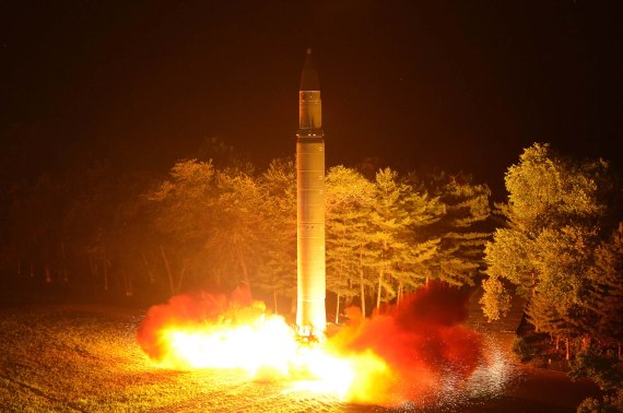 [북, ICBM급 추가 도발] 北 미사일 도발에도… 중국, 한국 사드배치에 강력 반발