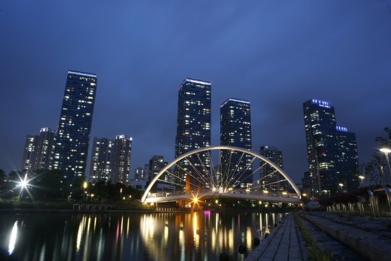 인천 송도국제도시와 센트럴파크의 야경