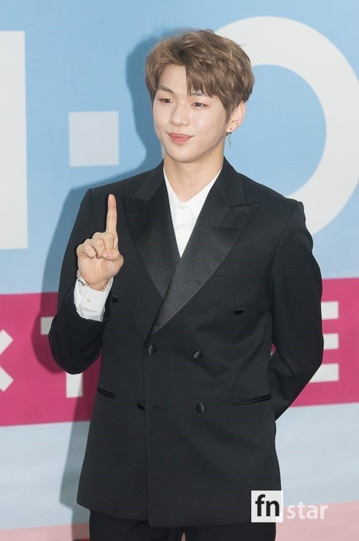 강다니엘, 손가락 부상으로 안무 일부 수정