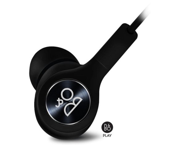 LG전자는 오는 21일 출시할 하반기 전략 스마트폰 V30에 세계적인 오디오 명가 뱅앤울룹슨(B&O)과 협업한 오디오 기술을 적용했다. 또 V30는 B&O의 이어폰이 기본으로 제공된다.