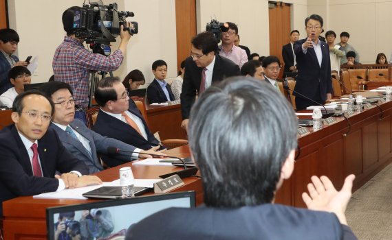 필립모리스 궐련형 전자담배 허위자료 제출 의혹 국회서 공방