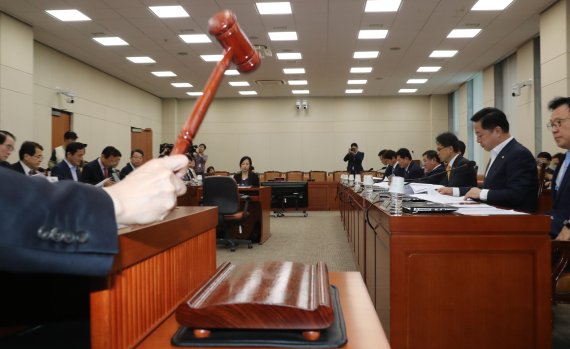 'D-18' 새 정부 첫 국감… 與野 '증인 채택' 힘겨루기