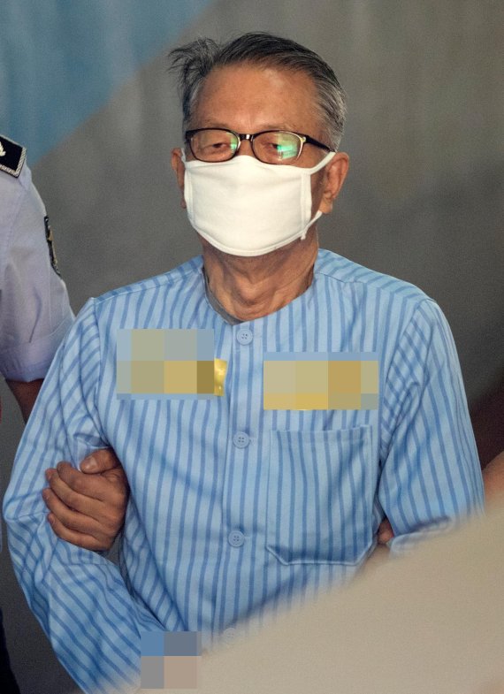 법원, '항소이유서 지각 제출' 김기춘 2심 직권 진행