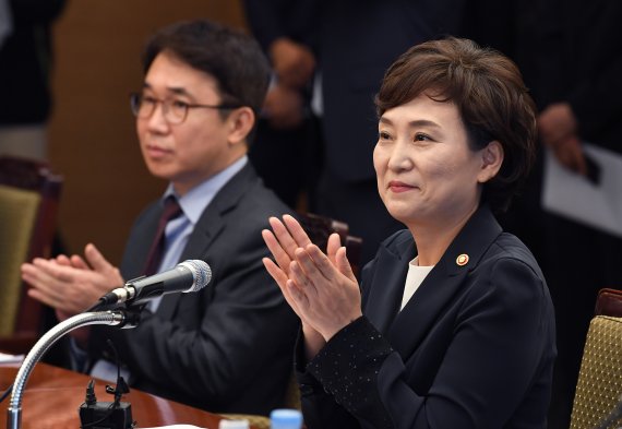 김현미 국토부 장관 "건설산업, 변화·혁신 선도.. '신성장산업'으로 거듭나야"