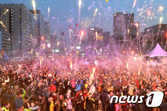 공정 외치던 세대, 성과급 탐욕 노조로… "정부가 나설 때" [재계 위협하는 하투 (3)]