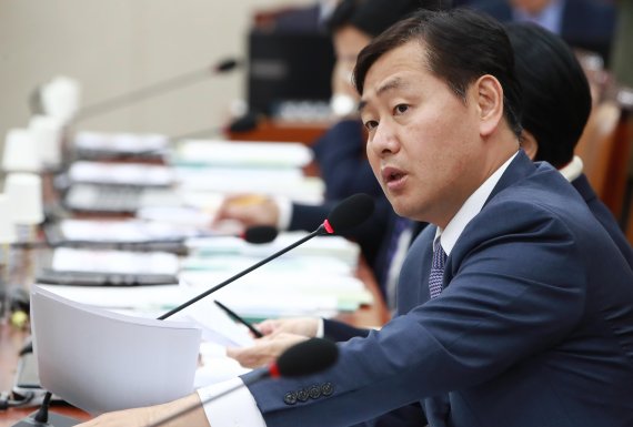 [국감 이 사람] 정무위 김관영 국민의당 의원, 금감원 비리 호된 질타