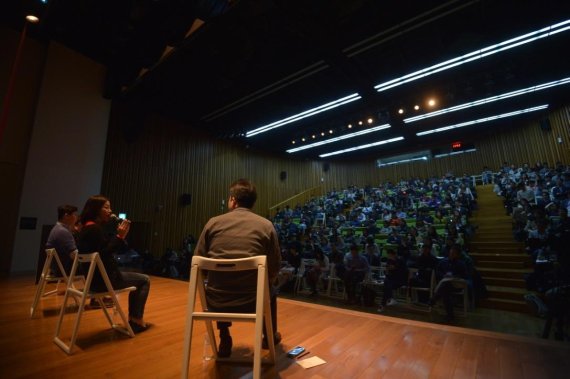 300여명의 청중들이 지난 10월31일 경기 성남시 정자동 네이버 그린팩토리에서 열린 '제2회 중국의 한국인' 현장에 참석해 발표를 듣고 있다. /사진=스타트업얼라이언스
