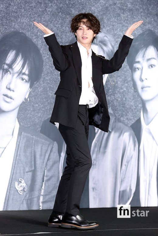 [포토] 슈퍼주니어 은혁, ‘우주대스타의 키스~’ - fn스타