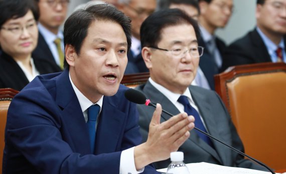 한국당, 청와대 국정감사서 '색깔론' 공세…임종석 "모욕감 느껴"