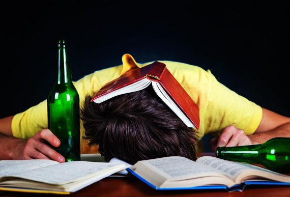 술독에 빠진 10대 청소년, 향후 알코올 중독 발전 가능성 높아