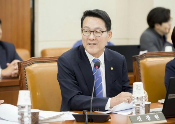 '직장 내 성희롱' 가해자에 최고 징역형 법안 발의