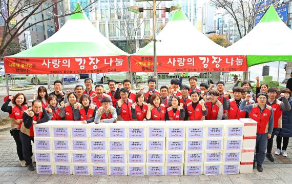 롯데마트, 5년연속 ‘1만포기 김장’ 담그기 봉사활동