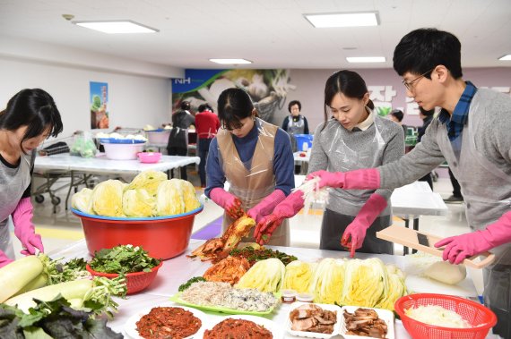 농협유통, 편하고 즐거운 김장을 위한 셀프 김장담그기 장소 제공