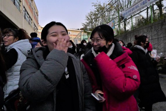 [2018학년도 수능] "무사히 끝나 홀가분… 이젠 지진피해 이웃 돕고 싶어요"