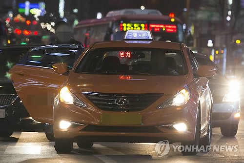 서울 강남역 인근에서 운행하는 택시 (사진=연합뉴스)