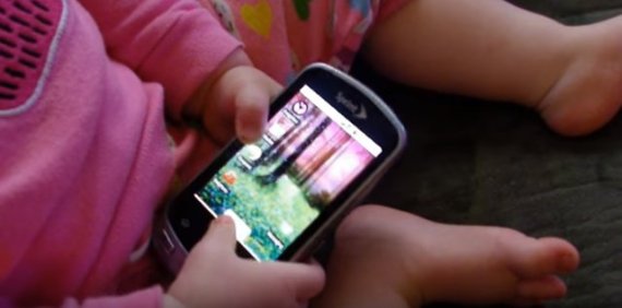 [전선익의 재팬톡!]0세 아기 20%가 스마트폰을 쓰는 日