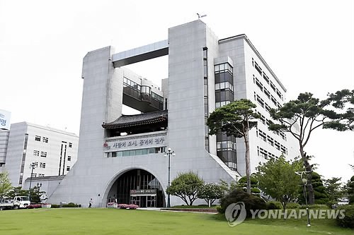 '칼바람 추위 꼼짝마' 전주시, 버스승강장에 바람막 설치