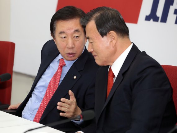 한국당 "임종석 중동간 이유, 운영위 소집해 추궁할 것"
