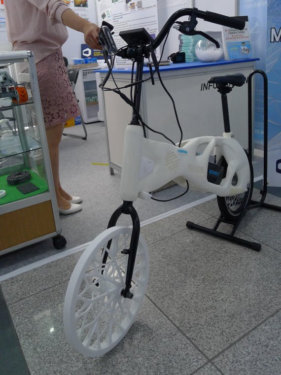 UNIST에서 만든 3D프린팅으로 만들어진 자전거