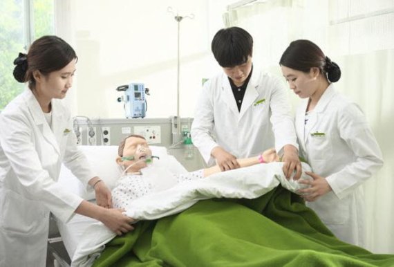 자동차보험 환자들을 겨냥해 병상을 늘리는 추세에 있는 한의원에 대해 보건당국의 감독이 강화돼야 한다는 지적이 나온다. fnDB