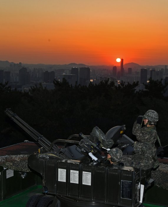 석양속 대공방어중