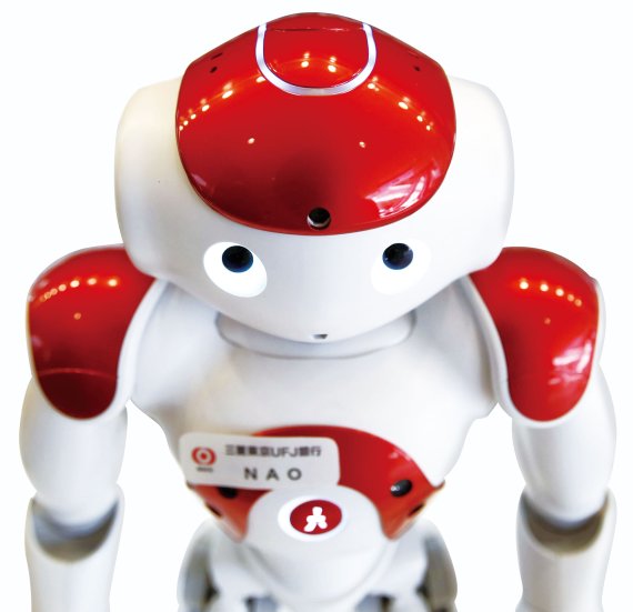 일본 도쿄 미쓰비씨 UFJ 지점에서 고객서비스를 하고 있는 로봇 나오.