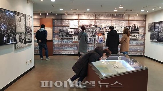 ▲ 추운 날씨에도 박종철 기념관을 방문한 시민들.
