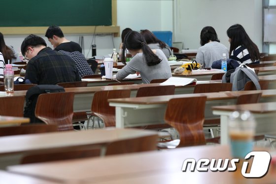 전북도교육청은 5일 도교육청 홈페이지 사전예고를 통해 2021학년도 공립 유치원·초등·특수학교(유치원·초등) 교원 146명을 선발한다고 밝혔다.